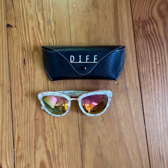 Diff mirrored sunglasses - Picture 1 of 5